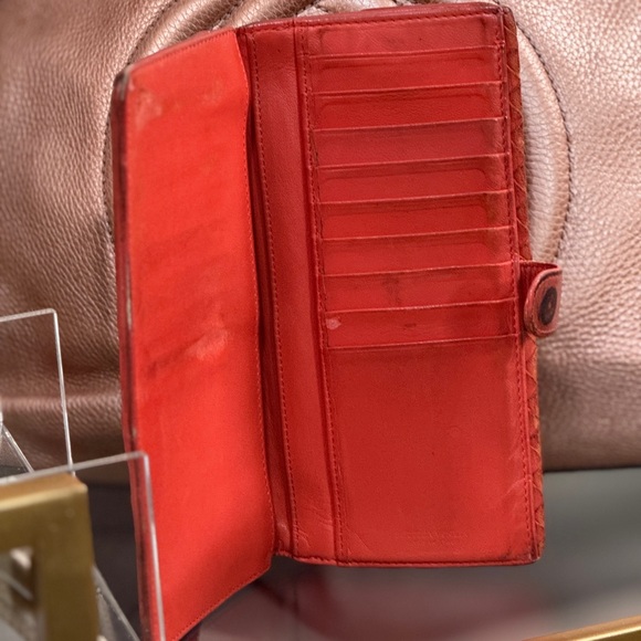 FREE Bottega Veneta Wallet - Picture 1 of 2